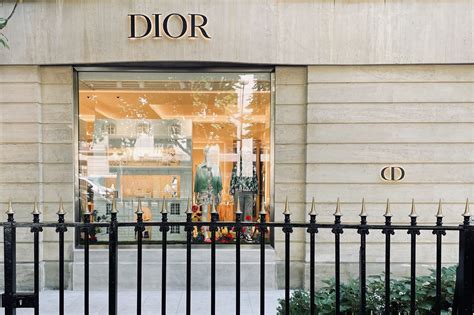 baby dior avenue montaigne